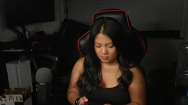 Snapshot of Bubbleliyah chatting on October 22, 2025, 12:43 am Bubbleliyah online show from October 22, 2025, 12:43 am