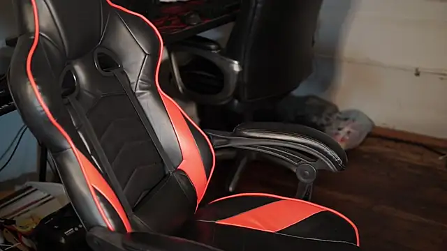 Snapshot of Bubbleliyah chatting on December 16, 2024, 12:15 am Bubbleliyah online show from December 16, 2024, 12:15 am