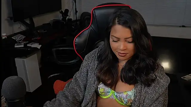 Snapshot of Bubbleliyah chatting on March 12, 2025, 3:57 am Bubbleliyah online show from March 12, 2025, 3:57 am