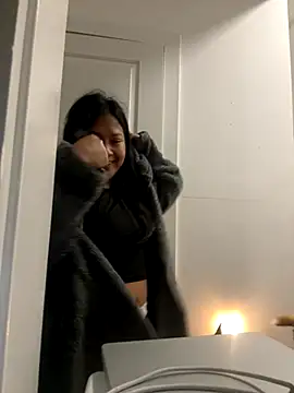 Snapshot of Bubbleliyah chatting on November 26, 2025, 5:29 am Bubbleliyah online show from November 26, 2025, 5:29 am