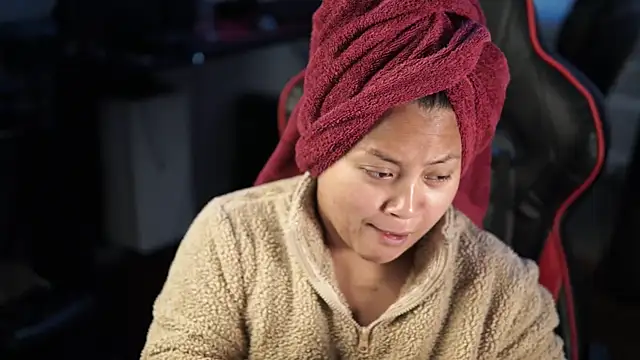 Snapshot of Bubbleliyah chatting on December 2, 2024, 2:25 pm Bubbleliyah online show from December 2, 2024, 2:25 pm