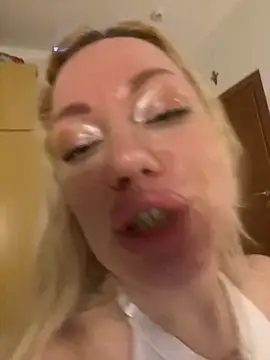 Snapshot of SofiaJoy chatting on March 19, 2025, 10:42 pm SofiaJoy online show from March 19, 2025, 10:42 pm