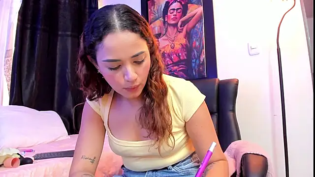 KimberlySaen online show from April 15, 2026, 9:37 pm