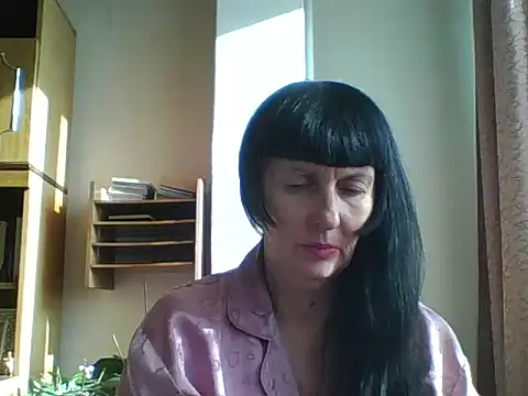 MelanyBanks online show from November 2, 2025, 8:30 am