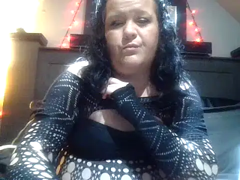 love2bwatched89 online show from October 24, 2025, 4:00 am