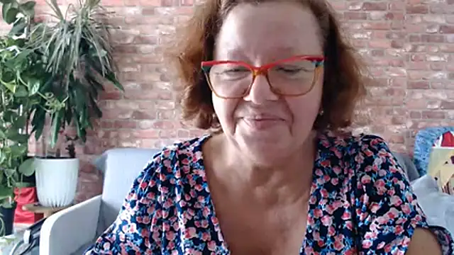 Snapshot of Adelewildx chatting on August 1, 2026, 9:40 am Adelewildx online show from August 1, 2026, 9:40 am