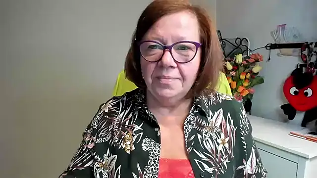 Snapshot of Adelewildx chatting on June 17, 2026, 3:39 am Adelewildx online show from June 17, 2026, 3:39 am