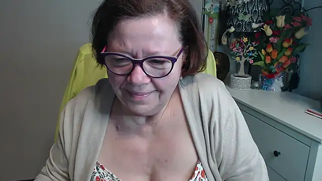 Adelewildx online show from April 29, 2026, 3:43 am