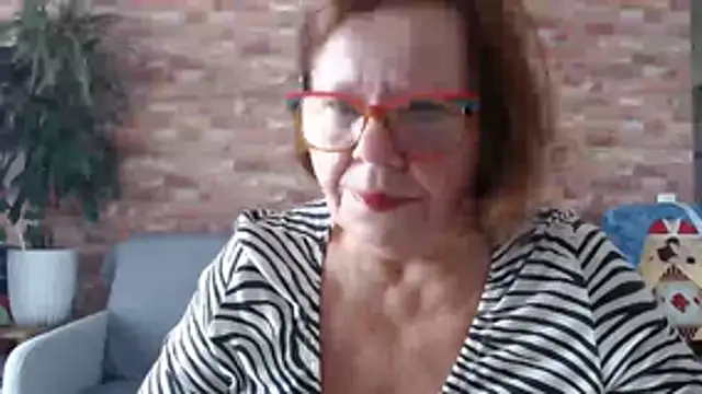 Snapshot of Adelewildx chatting on June 13, 2026, 10:57 am Adelewildx online show from June 13, 2026, 10:57 am
