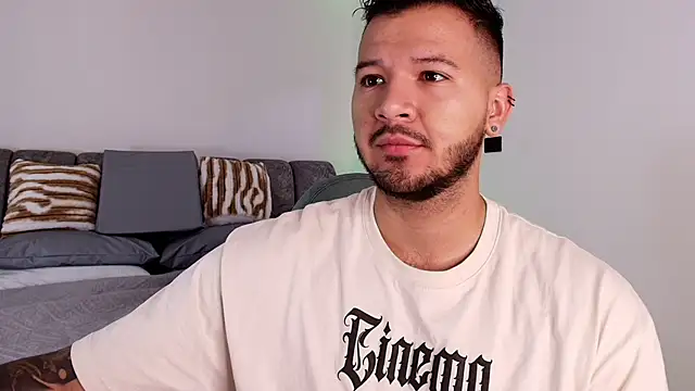 Snapshot of mister_miike chatting on November 14, 2025, 3:10 am mister miike online show from November 14, 2025, 3:10 am