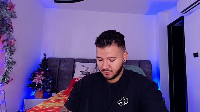 Snapshot of mister_miike chatting on December 4, 2025, 3:05 am mister miike online show from December 4, 2025, 3:05 am