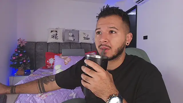 Snapshot of mister_miike chatting on January 6, 2026, 3:10 am mister miike online show from January 6, 2026, 3:10 am