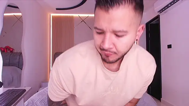 Snapshot of mister_miike chatting on March 1, 2026, 3:06 am mister miike online show from March 1, 2026, 3:06 am