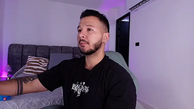 Snapshot of mister_miike chatting on November 25, 2025, 3:07 am mister miike online show from November 25, 2025, 3:07 am