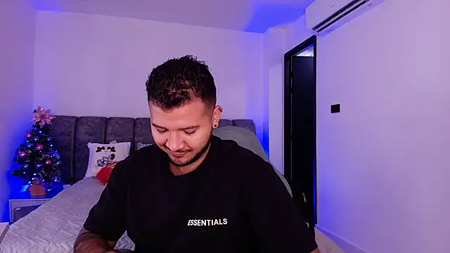 Snapshot of mister_miike chatting on December 14, 2025, 3:13 am mister miike online show from December 14, 2025, 3:13 am