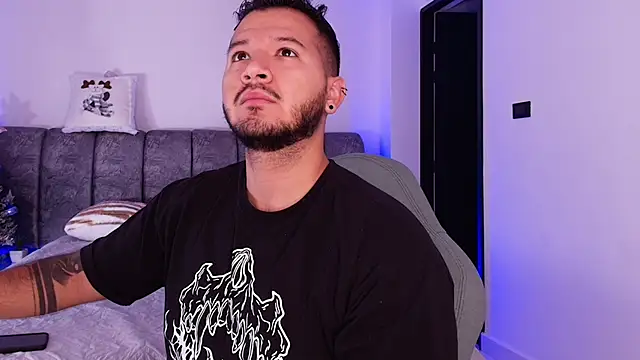 Snapshot of mister_miike chatting on January 10, 2026, 3:02 am mister miike online show from January 10, 2026, 3:02 am