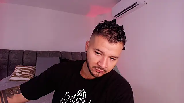 Snapshot of mister_miike chatting on November 26, 2025, 3:06 am mister miike online show from November 26, 2025, 3:06 am