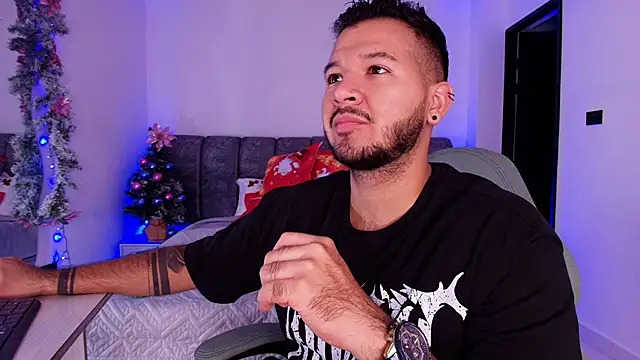 Snapshot of mister_miike chatting on December 15, 2025, 3:12 am mister miike online show from December 15, 2025, 3:12 am