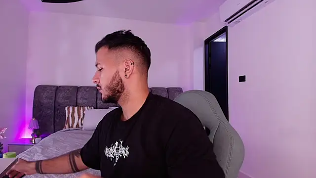 Snapshot of mister_miike chatting on January 15, 2026, 3:10 am mister miike online show from January 15, 2026, 3:10 am