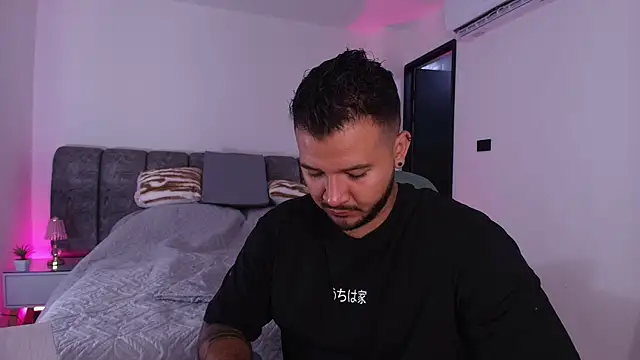 Snapshot of mister_miike chatting on November 21, 2025, 3:05 am mister miike online show from November 21, 2025, 3:05 am