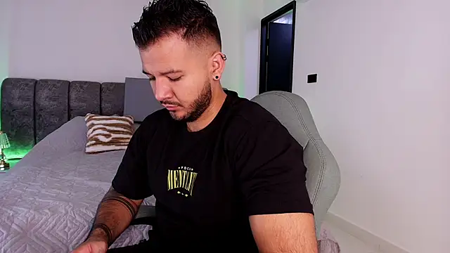 Snapshot of mister_miike chatting on November 13, 2025, 3:10 am mister miike online show from November 13, 2025, 3:10 am