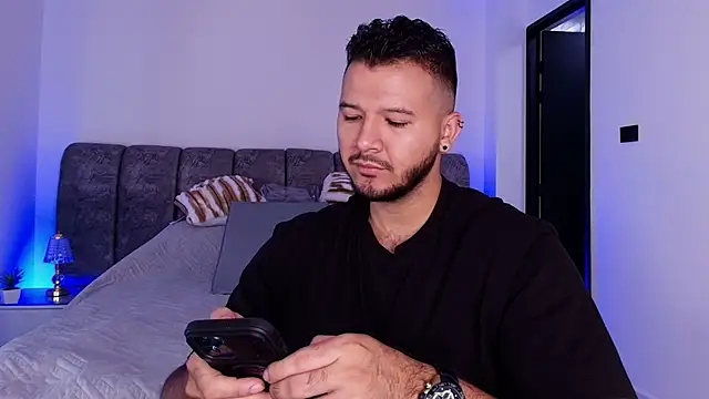 Snapshot of mister_miike chatting on November 28, 2025, 3:07 am mister miike online show from November 28, 2025, 3:07 am