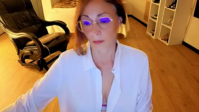 Snapshot of CaringSophie chatting on June 14, 2026, 7:26 pm CaringSophie online show from June 14, 2026, 7:26 pm