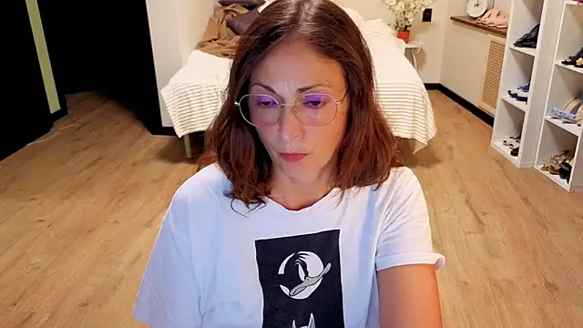 Snapshot of CaringSophie chatting on June 5, 2026, 5:29 pm CaringSophie online show from June 5, 2026, 5:29 pm