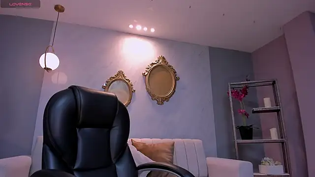 Snapshot of BrennaWalker chatting on February 27, 2025, 6:13 am BrennaWalker online show from February 27, 2025, 6:13 am