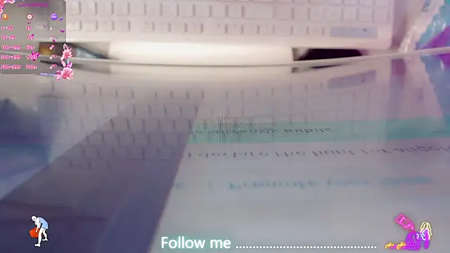 Snapshot of AnnieGOld_ chatting on August 1, 2026, 1:14 am AnnieGOld online show from August 1, 2026, 1:14 am
