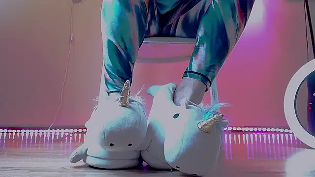 Foot Goddes  online show from December 18, 2024, 10:30 am