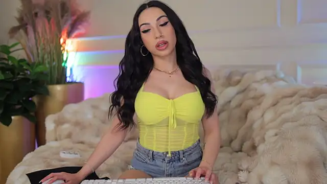 Snapshot of Anais_Bloom chatting on April 9, 2026, 7:20 pm Anais Bloom online show from April 9, 2026, 7:20 pm