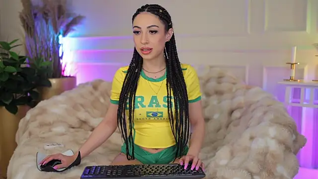 Snapshot of Anais_Bloom chatting on April 2, 2026, 7:31 pm Anais Bloom online show from April 2, 2026, 7:31 pm