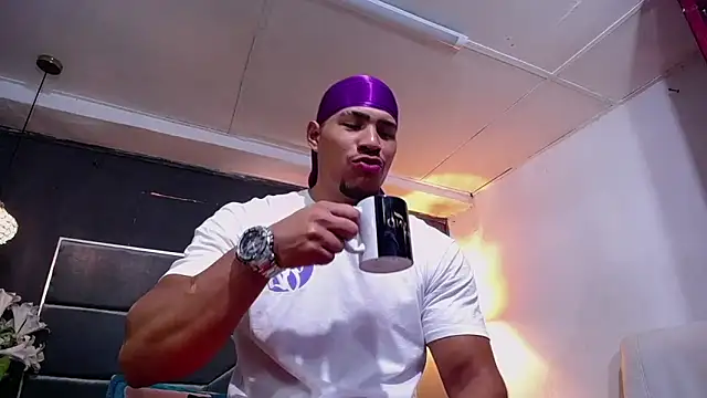 Snapshot of teddyfit19cm chatting on November 11, 2025, 2:01 pm teddyfit19cm online show from November 11, 2025, 2:01 pm