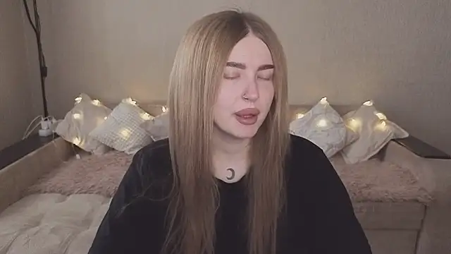 Snapshot of ViolettaLopez chatting on November 16, 2025, 10:53 am ViolettaLopez online show from November 16, 2025, 10:53 am