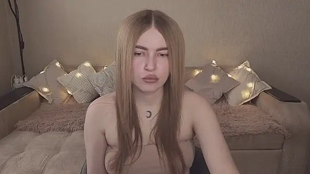 Snapshot of ViolettaLopez chatting on November 7, 2025, 11:04 am ViolettaLopez online show from November 7, 2025, 11:04 am