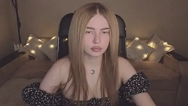 Snapshot of ViolettaLopez chatting on November 10, 2025, 12:21 pm ViolettaLopez online show from November 10, 2025, 12:21 pm