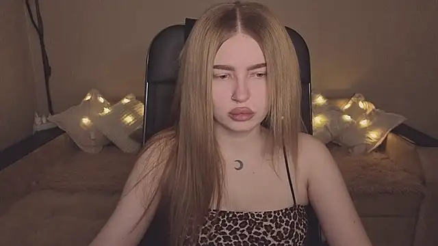 Snapshot of ViolettaLopez chatting on December 4, 2025, 1:21 pm ViolettaLopez online show from December 4, 2025, 1:21 pm