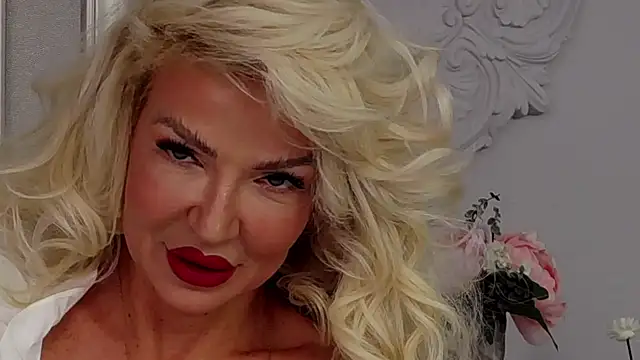 DeidreSwain online show from September 19, 2025, 5:06 pm