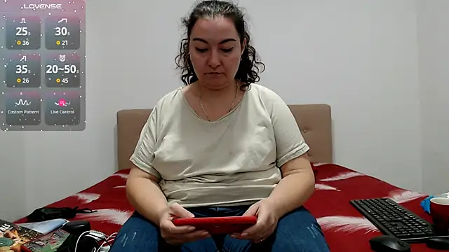 Snapshot of BBW_MILF_4U chatting on November 4, 2025, 7:12 am BBW MILF 4U online show from November 4, 2025, 7:12 am