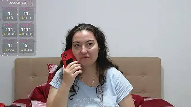 Snapshot of BBW_MILF_4U chatting on October 24, 2025, 7:51 am BBW MILF 4U online show from October 24, 2025, 7:51 am