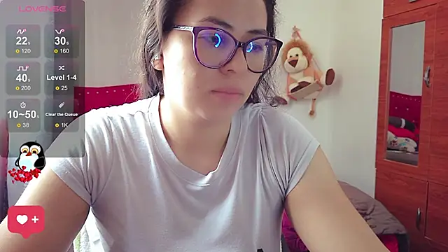 Snapshot of mayhott2 chatting on October 22, 2025, 5:23 pm mayhott2 online show from October 22, 2025, 5:23 pm