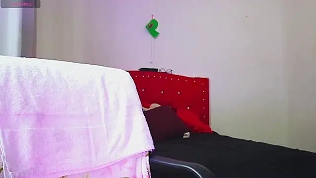 Snapshot of mayhott2 chatting on November 18, 2025, 5:16 pm mayhott2 online show from November 18, 2025, 5:16 pm