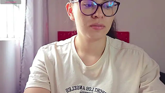 Snapshot of mayhott2 chatting on November 6, 2025, 6:45 pm mayhott2 online show from November 6, 2025, 6:45 pm