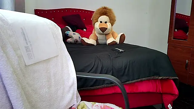 Snapshot of mayhott2 chatting on September 11, 2025, 5:24 pm mayhott2 online show from September 11, 2025, 5:24 pm