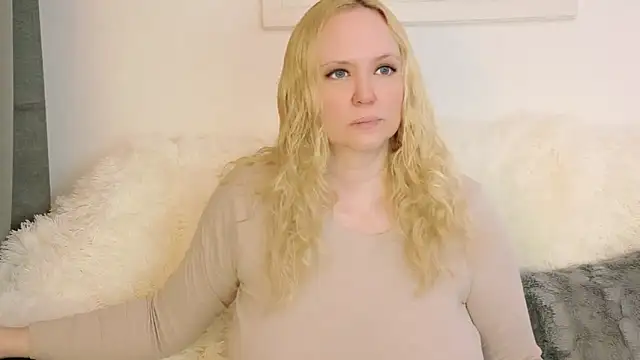 Sarah4you online show from April 7, 2026, 8:21 pm