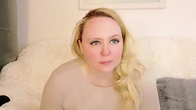 Snapshot of Sarah4you chatting on May 10, 2026, 8:44 pm Sarah4you online show from May 10, 2026, 8:44 pm