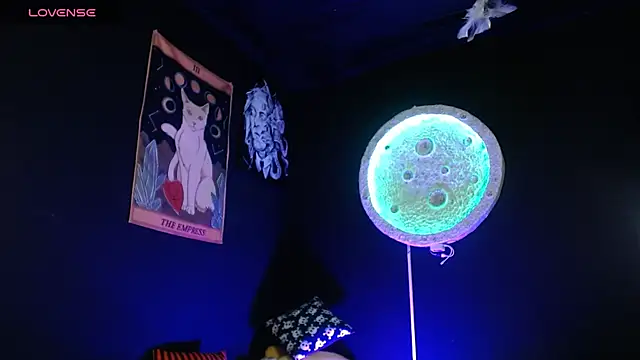 Snapshot of girl_intense444 chatting on December 4, 2025, 1:10 pm girl intense444 online show from December 4, 2025, 1:10 pm