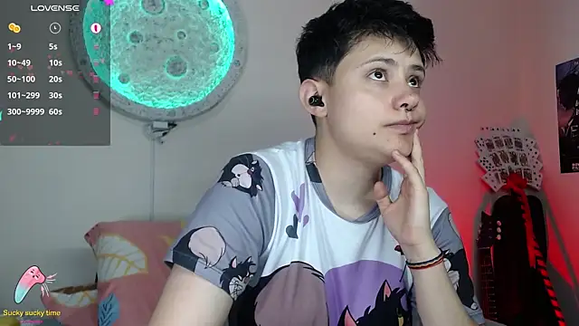 Snapshot of girl_intense444 chatting on March 5, 2025, 1:17 pm girl intense444 online show from March 5, 2025, 1:17 pm