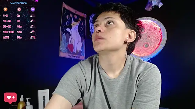 girl intense444 online show from May 25, 2026, 12:48 pm